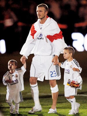 mg_34032_beckham_with_children_280x210.jpg