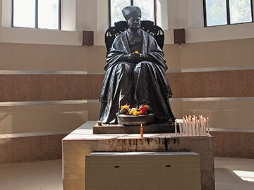 The Philanthropists Who Built Mumbai