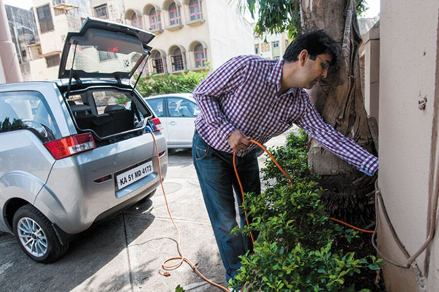 What a Test Drive Reveals About the Mahindra Reva e2o