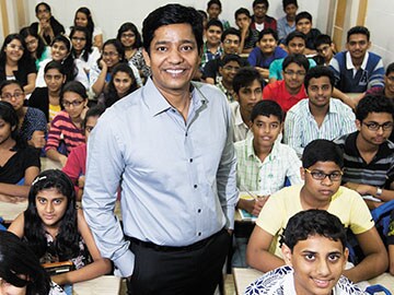 Mahesh Tutorials: Looking Beyond Classrooms