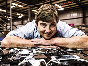 iCracked: The World's Repairman for iPads and iPhones?