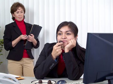 'Distracted' employees: when work and leisure share the same space