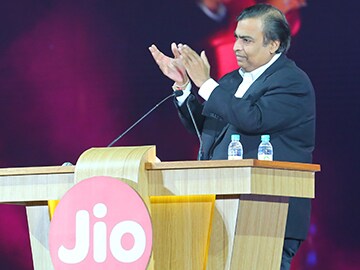 Reliance Jio rolls out 4G services for partners, staff and family
