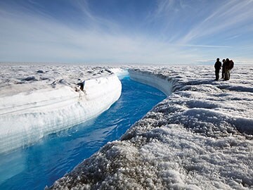 In Arctic's pioneer town, It's the survival of the pluckiest