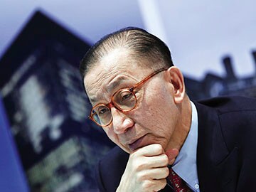 Hong Kong's Lo clan: Happy together, happy apart