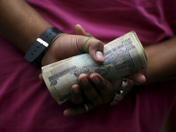 RBI lowers FY17 GDP growth estimate