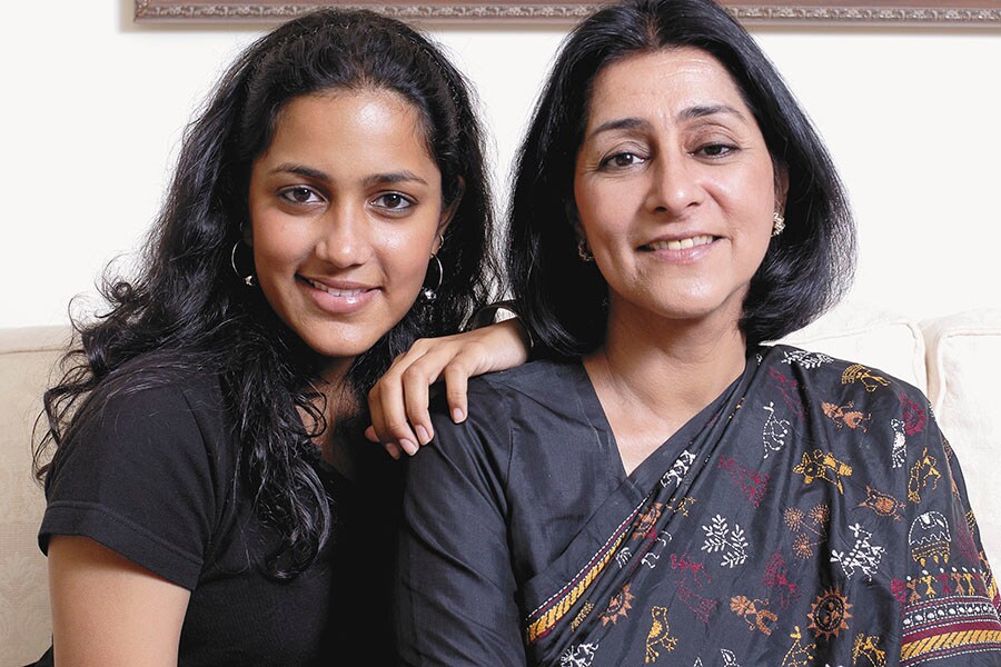 mg_91211_naina_lal_kidwai_with_daughter_kemaya_280x210.jpg