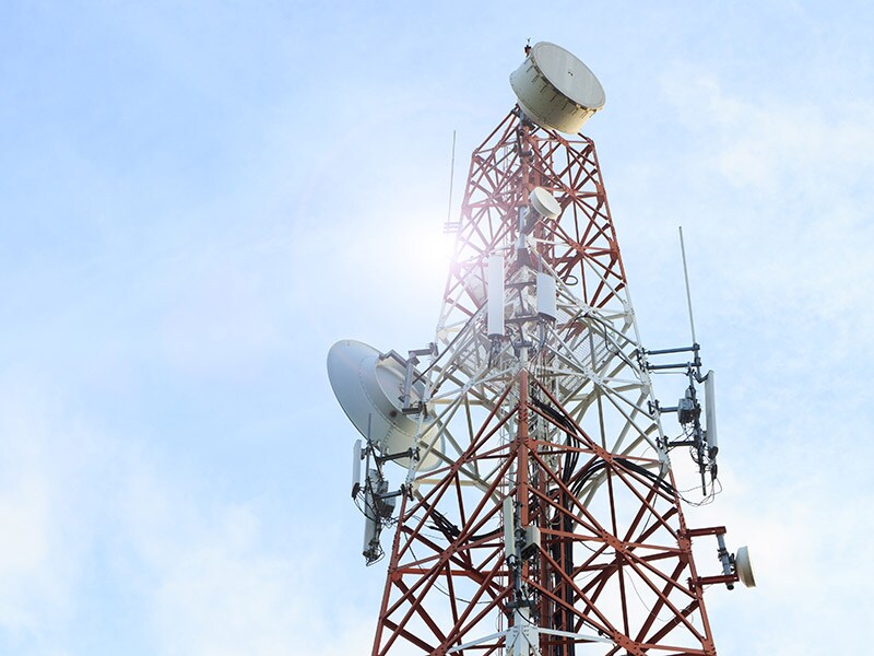 RCom signs binding agreement with Brookfield to sell tower assets