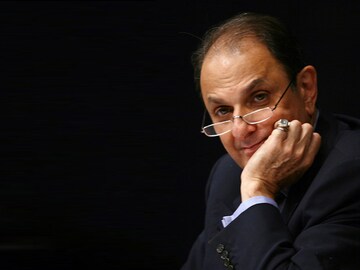 Wadia skips Tata Steel EGM; questions sanctity of independent directors