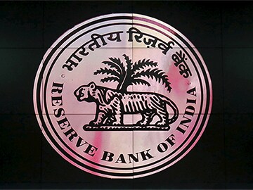 RBI holds rates for now, eyes Budget for further action