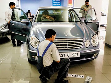 Luxury auto industry can build on a strong 2015: Roland S Folger