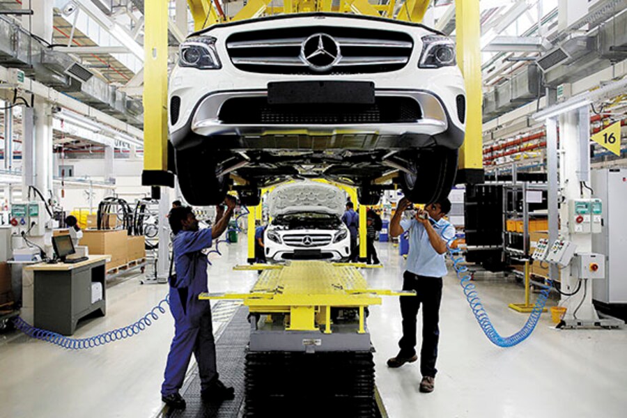 Luxury auto industry can build on a strong 2015: Roland S Folger