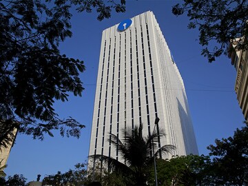 SBI's Q2 standalone net profit falls 35 percent on higher bad-loans provisions