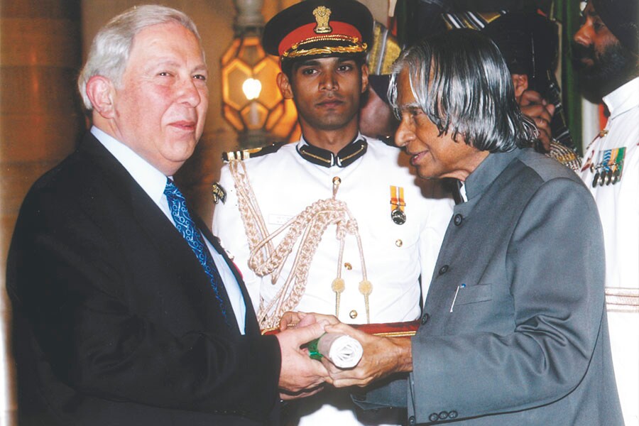 mg_90313_padma_bhushan_280x210.jpg