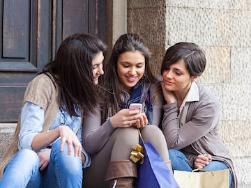 Reliance Jio makes encouraging start to paid services