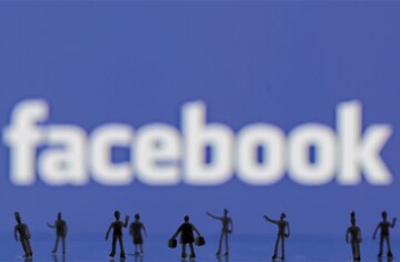 Despite waning popularity, Facebook is the king of social media