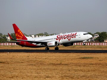 SpiceJet clocks tenth consecutive quarterly profit