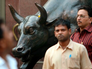 Indian shares, rupee climb further, shrug off impact of US interest rate hike