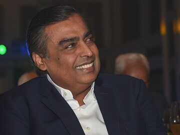 Reliance Industries reports 13% jump in Q2 FY18 profit but telecom arm Jio reports loss