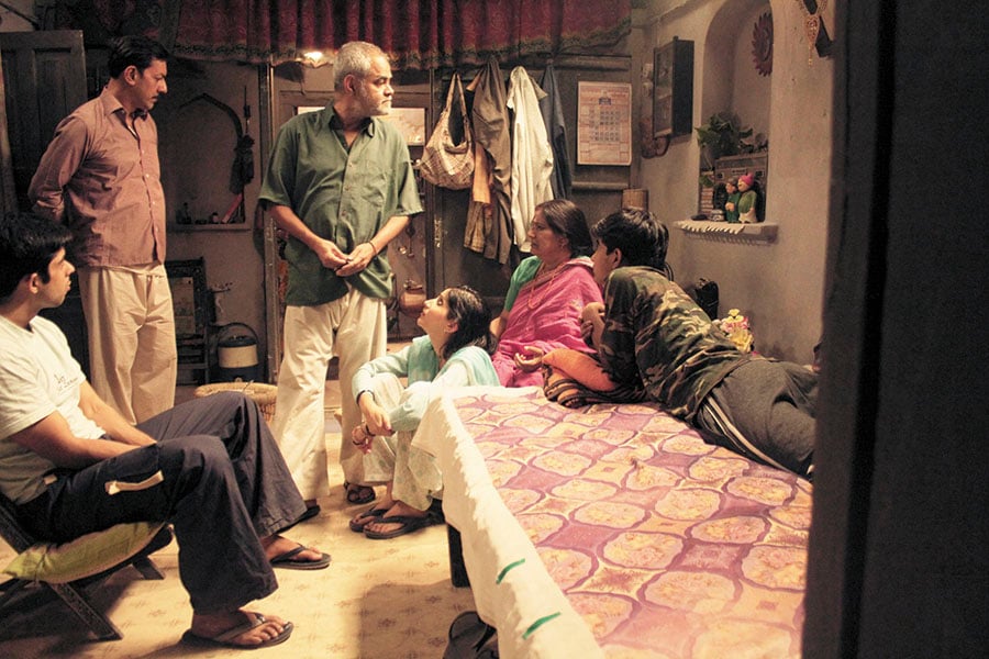 mg_99287_ankhon_dekhi_280x210.jpg