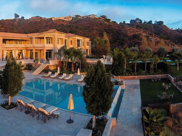 Vaunted mansions: Who wants to buy a billionaire's home?