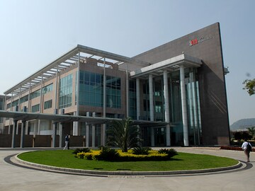 Tech Mahindra Q1 net profit falls to Rs 898 crore, dragged by communications business