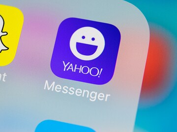 Yahoo will shoot the Messenger. Here's a list of similar applications that were killed