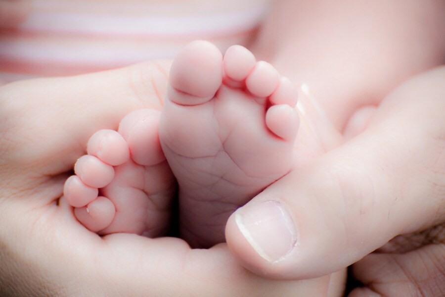 g_115279_adorable-baby-baby-feet_bg_280x210.jpg