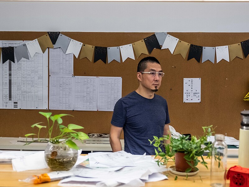 Short on cash, businesses in China rely on IOUs