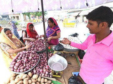 Infographic: How many onions does India consume?