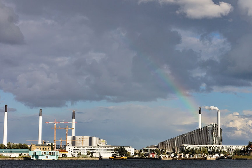 g_124613_copenhill-amager-bakke-with-rainbow-749368462(1)_280x210.jpg?impolicy=website&width=865&height=577