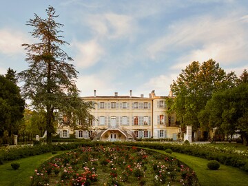 Airbnb enters the 'luxe' market