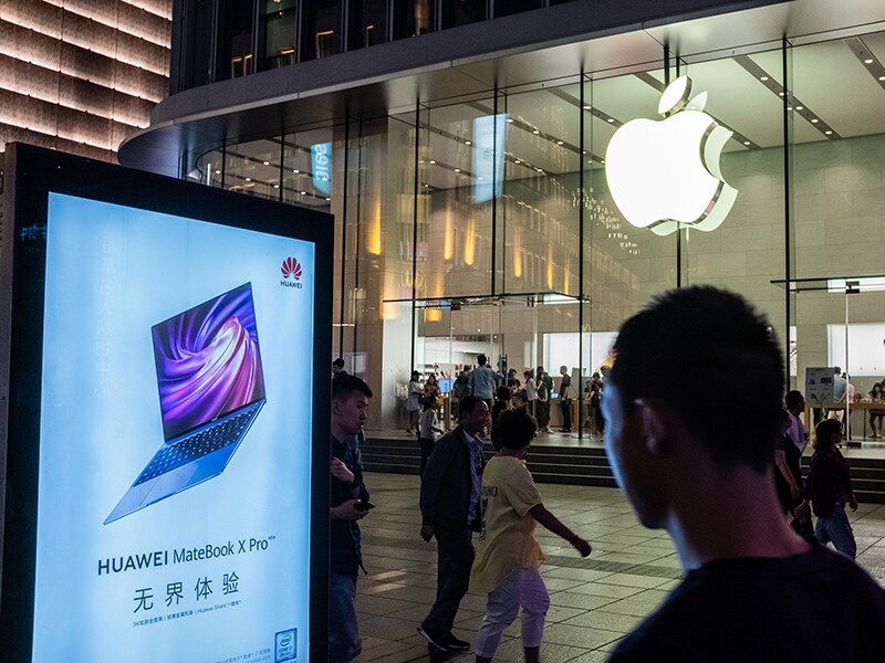 Apple reports declining profits and slowing growth, again