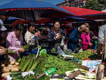 Food prices in China rise as economy stalls