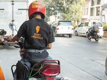 Swiggy vs Dunzo: A battle for hyperlocal 2.0