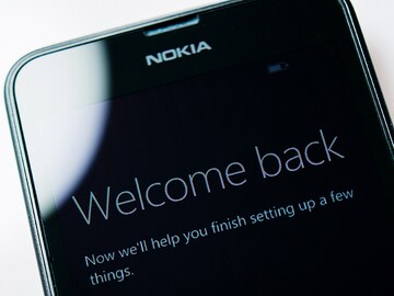 Nokia's smartphone woes persist