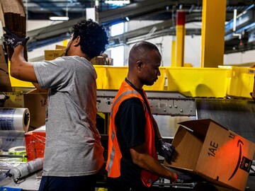 Amazon pitches its employees on starting delivery businesses