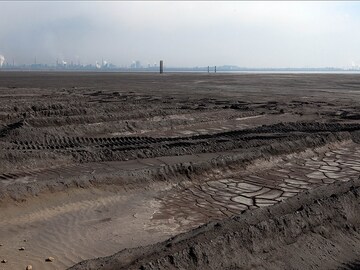 The bond market is giving ominous warnings about the global economy