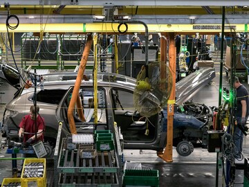 Toyota, GM, Fiat Chrysler side with Donald Trump on easing emission norms