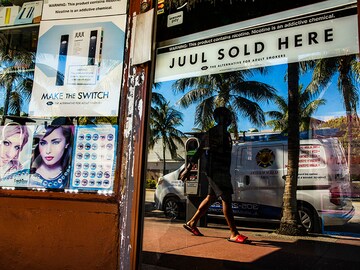 Juul replaces its CEO with a tobacco executive