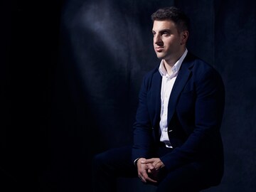 Airbnb Raises $1 Billion to Stockpile Cash in Pandemic