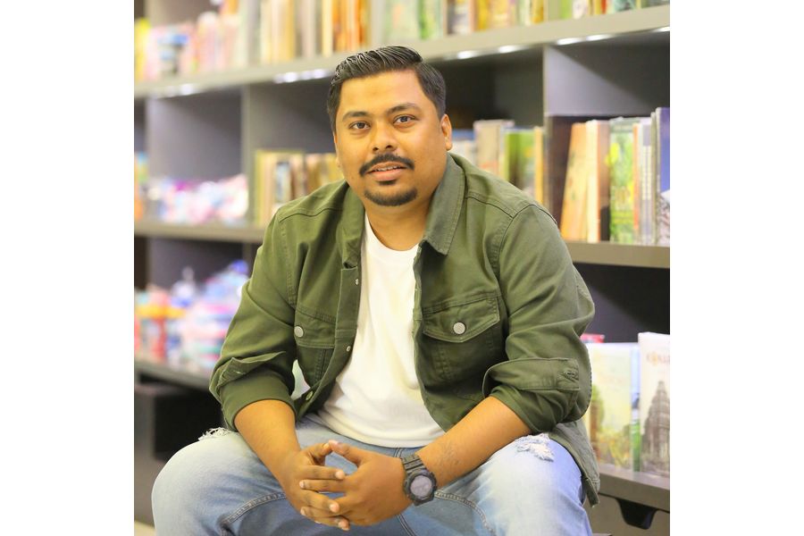 Ajitabha Bose – A compassionate author, sensible entrepreneur & a big SRK fan!