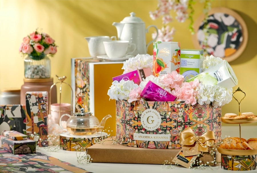 anamika khanna hamper