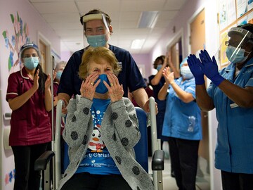 Photo of the Day: 90-yr-old gets the first Pfizer Covid-19 vaccine in the UK