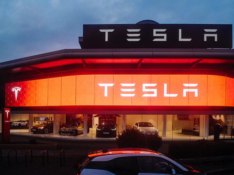 Tesla joins 12-figure club as Musk aims at a 9-figure jackpot