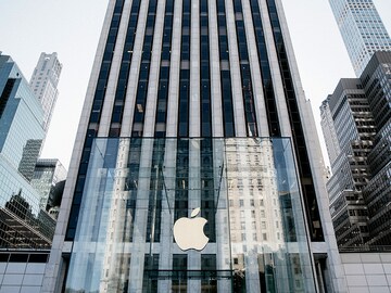 New iPhones fuel strong profit for Apple