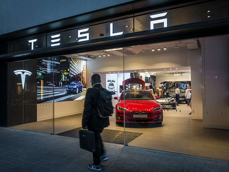 Tesla Posts $105 Million Profit for Quarter, Extending Rebound