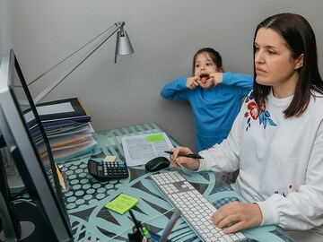 What to do when children interrupt TV news interviews