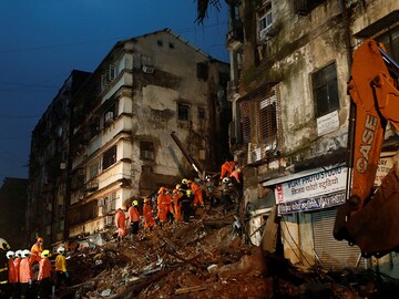 Photo of the Day: Building collapses in Mumbai rain