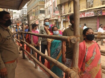 Photo of the day: Devotees flout social distancing